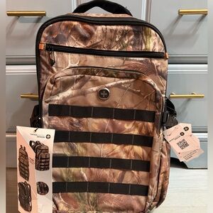 ⭐️NWT SWISS CAMO BACKPACK⭐️